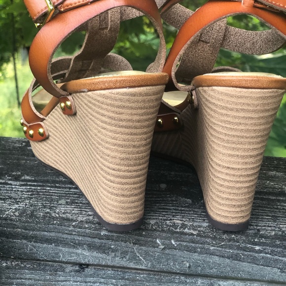 American Living Abaline T-Strap  Wedge Sandals - Picture 10 of 10